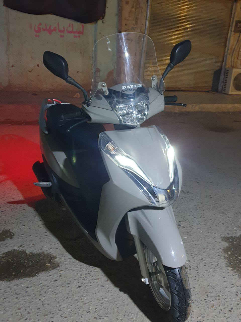 دايون  هندي
محرك 125سيسي 
سرعه 140 
لون سمنتي مميز وحيد 
مامفتوحه
كهربائيات شغاله كله 

سعر مليون و150 وبيه مجال 
*********** 
واتساب             ناصريه مركز
