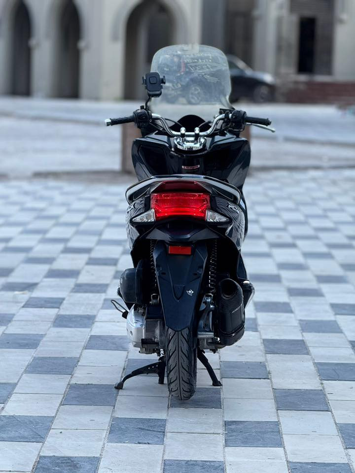 السلام عليكم للبيع دراجه pcxجيل الثاني اصلي دراجة مال رمبه ماخذها رمبه الدراجه على ايدي حجم مكينه 150 
الاصلي دراجه جديده مال جناي
الاصلي دراجه كامله أستان كهربائي حساس ازدحام ٢ دراجه جديده الدراجه مكينه لوك برغي ممفتوح بيهه شلعا معدل خير من اللّٰه دراجه تكول جديده بمعنئ الكلمه واحلا من الصور دراجة مكينه مكفوله اي نقص مابيه
السعر مليون 650  وبيه مجال بصيط 
اي استفسار ***********مكان بغداد
