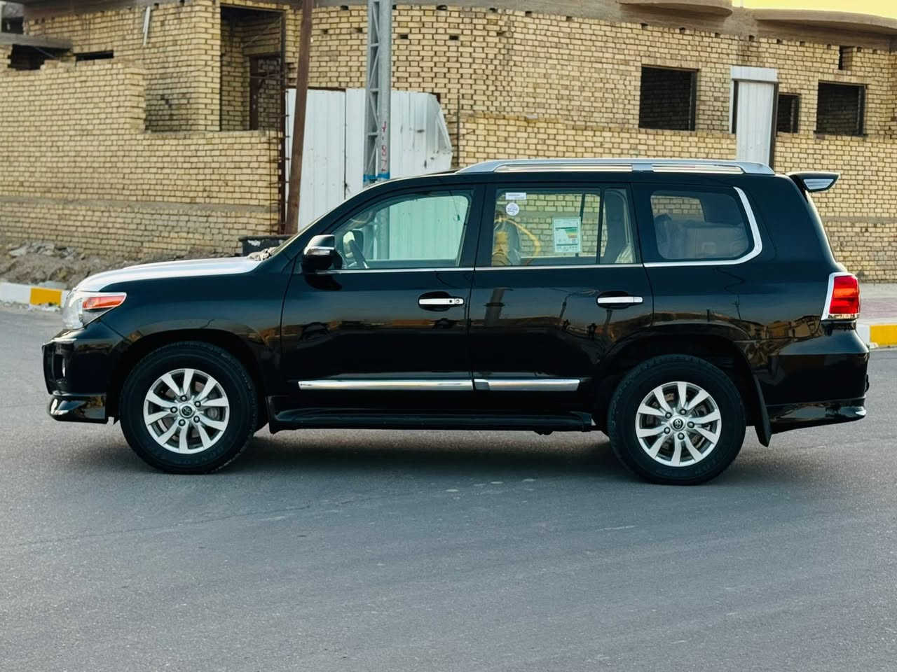 للبيع لاندكروز 2012 8سلندر رقم بغداد بسمي سعر 325فول مواصفات عينه لكزز سياره كفاله رشه خفيفه مقدمت لبنيد فقط سياره محرك كير حداده تخم تاير كله جديد مكان سياره الناصريه المركز ***********
