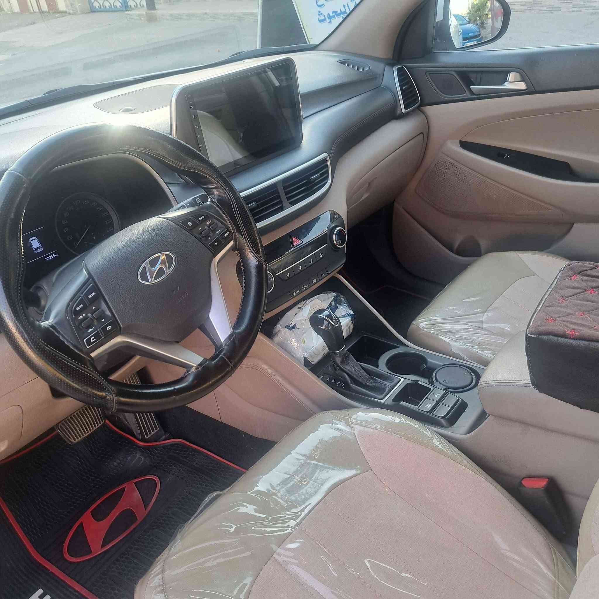 توكسن  2019  
 فول  من عدا سلايت  
بيها ملاحاظات بسيطه جدا . 
السعر . 205 وبيها مجال بسيط 
مكان السياره موصل حي الزهور
 للاتصال فقط على الرقم 
***********
*********** موصل, نينوى

