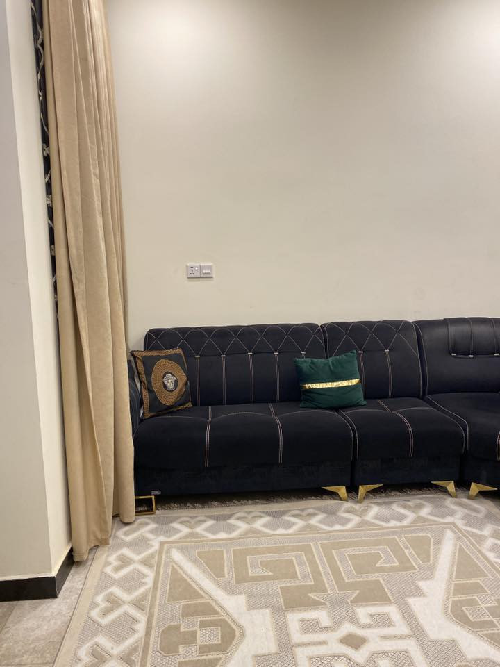 ديوان تركي للبيع قياس 6 متر 8 مقاعد نضيف وقوي من الحافظ الي  بالكراده شتريته بمليون و200 ابيعه بـ 600 وبي مجال 

للاستفسار ***********
