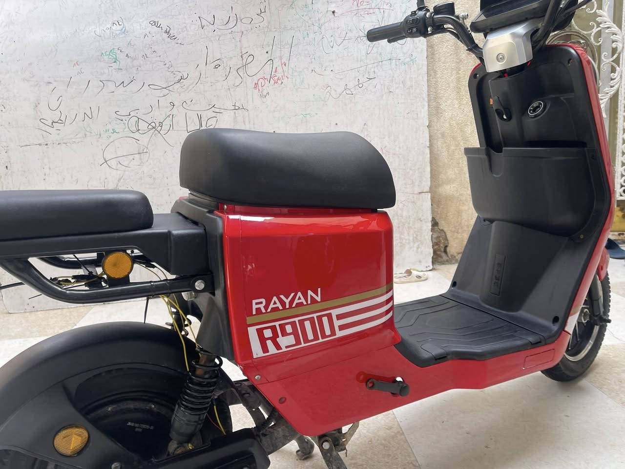 دراجه R900
نوع الشركه ريان

بطاريات خمسة دبل ريان اصلي 28امبير

3نمر سرعه 85 كله حقيقي شرط 

دراجه رياضيه بل كامل من دبلات ودسكات

حجم الملف 1800 

بريك امامي خطين

دراجه غنيه عن التعريف

مديل 2026

السعر 525وبيه مجال  .  للعلم مشتريه ب675 قبل شهر ونص 

الرقم ***********بس واتساب شغال 

المكان بصره حي لاصدقاء
