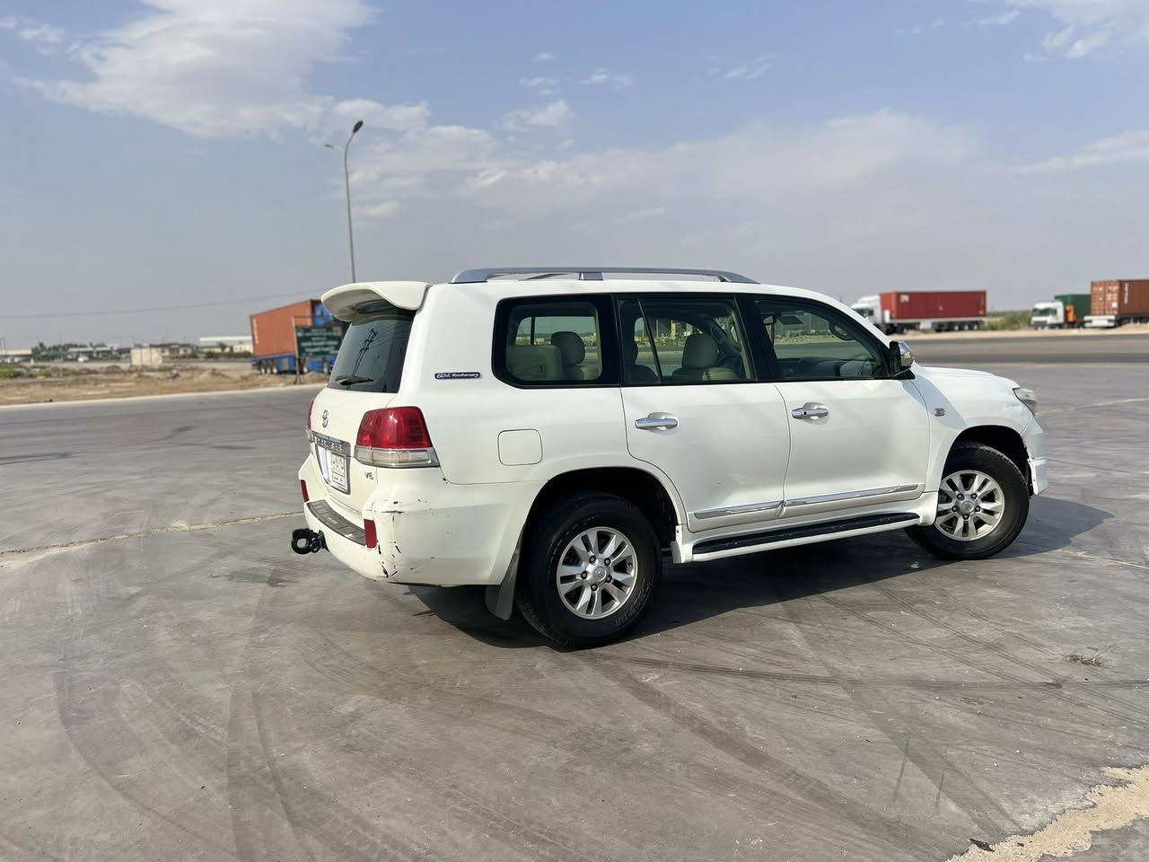 السلام عليكم
لاندكروز ستينية 2011  مكفولة السيارة فول مواصفات بصمة . فتحة .كشن  كهرباء .كشنات جلد بقلاوه اصلي .تبريد بيانو .3 قطع تبريد .جام اوتو 4 .مكينه 6سلندر . يدات نيكل .مري نيكل .تحكم ستيرن مثبت سرعه كروز سرعه وبعد بيها هواي مواصفات  السعر ٣١
 للاستفسار اكثر الاتصال على الرقم  ***********
