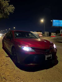 كامري ٢٠١٩ • ماشيه ٦٨ الف • LE داخل احمر