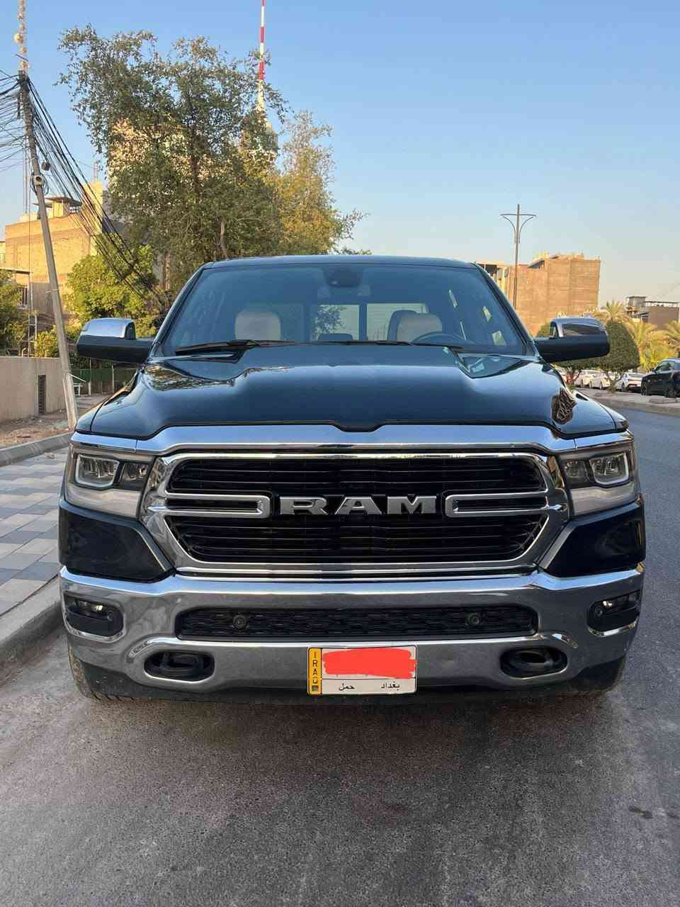 ‏رام BIGHORN للبيع موديل 2019 ( كلين تايتل )
‏بدون حادث يعني

‏باب طويل بدي قصير 

‏

‏- بانورما 

‏- رادارات بالمرأة 

‏- كشنات جلد ابيض

‏- كشنات امامية مع الستيرن تدفئة 

‏- 4×4 

‏- لايتات LED 

‏- دواسات 

‏ـ غطاء بدي 

‏- مرأة قلاب 

‏- كشافات ضباب 

‏

‏ماشية 78 الف ميل فقط وقابلة للزيادة 

‏

‏السعر29.400 وبيها مجال زين للشراي صدك 

الرقم :*********** مكان السيارة بغداد
