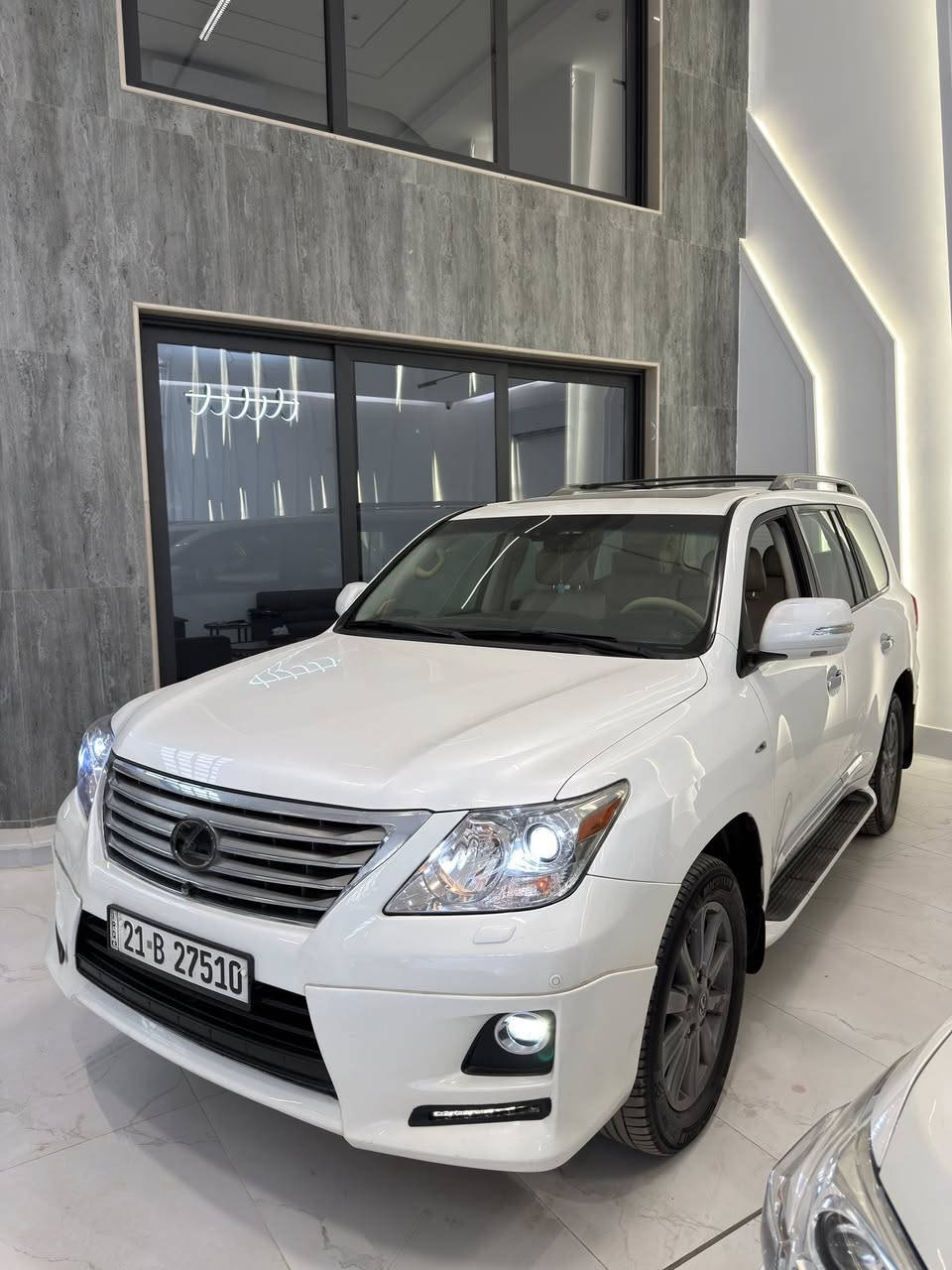 لكزس موديل 2010
رقم سليمانيه 
السياره كفاله عامه عدا دعاميه صبغ 
مواصفات السياره 
كشنات كهرباء 
كامره خلفيه 
رادار 
مقاعد جلد 
شاشه 
بصمه 
صندوك كهرباء 
سعر السياره 30000$ 

***********
