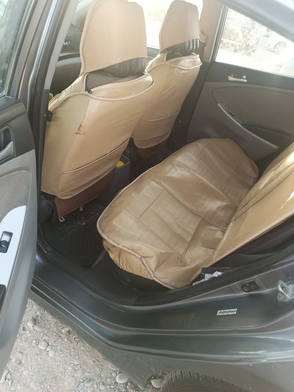 السلام عليكم
اكسنت امريكي مديل 14
بيها ثلاث قطع صبغ فقط بدون دواخل يعني رش 
رقم ديالى الجديد بسمي تحويل مباشر 
سياره مال بيت الله شاهد سياره يعني مامتعوبه 
كير ومكينه مكفول شرط
تبريد شغال 
السعر 88وبيها مجال قليل 
مكان ديالى شهربان 
***********
