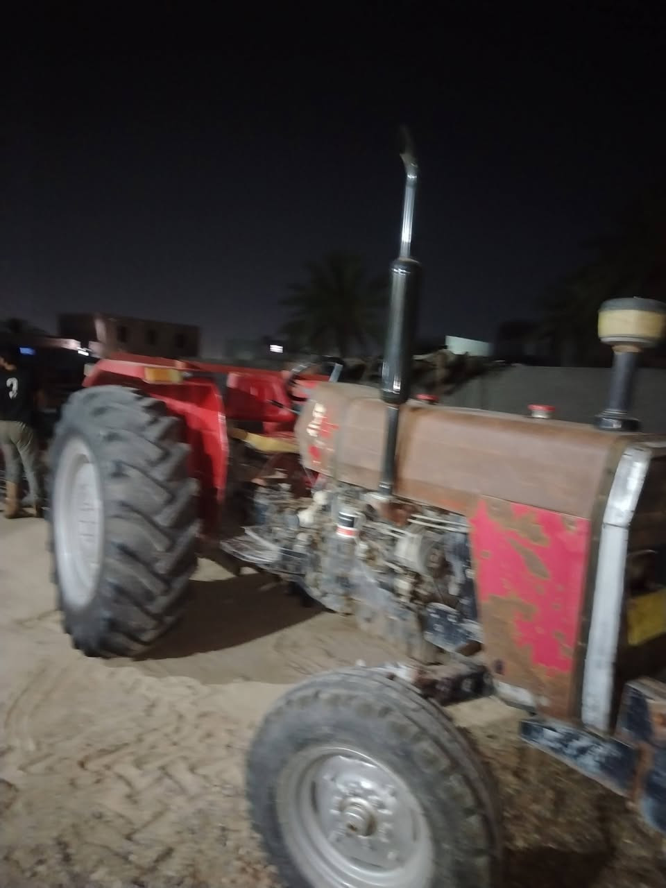 سلام عليكم تنكتر نكليزي محرك نضيف كير نضيف كسن نضيف  فدان وخرماشه وعربانه اسعر10مليون،، حديده 
*********** واتساب مكانه رمادي جزيرت البعساف
