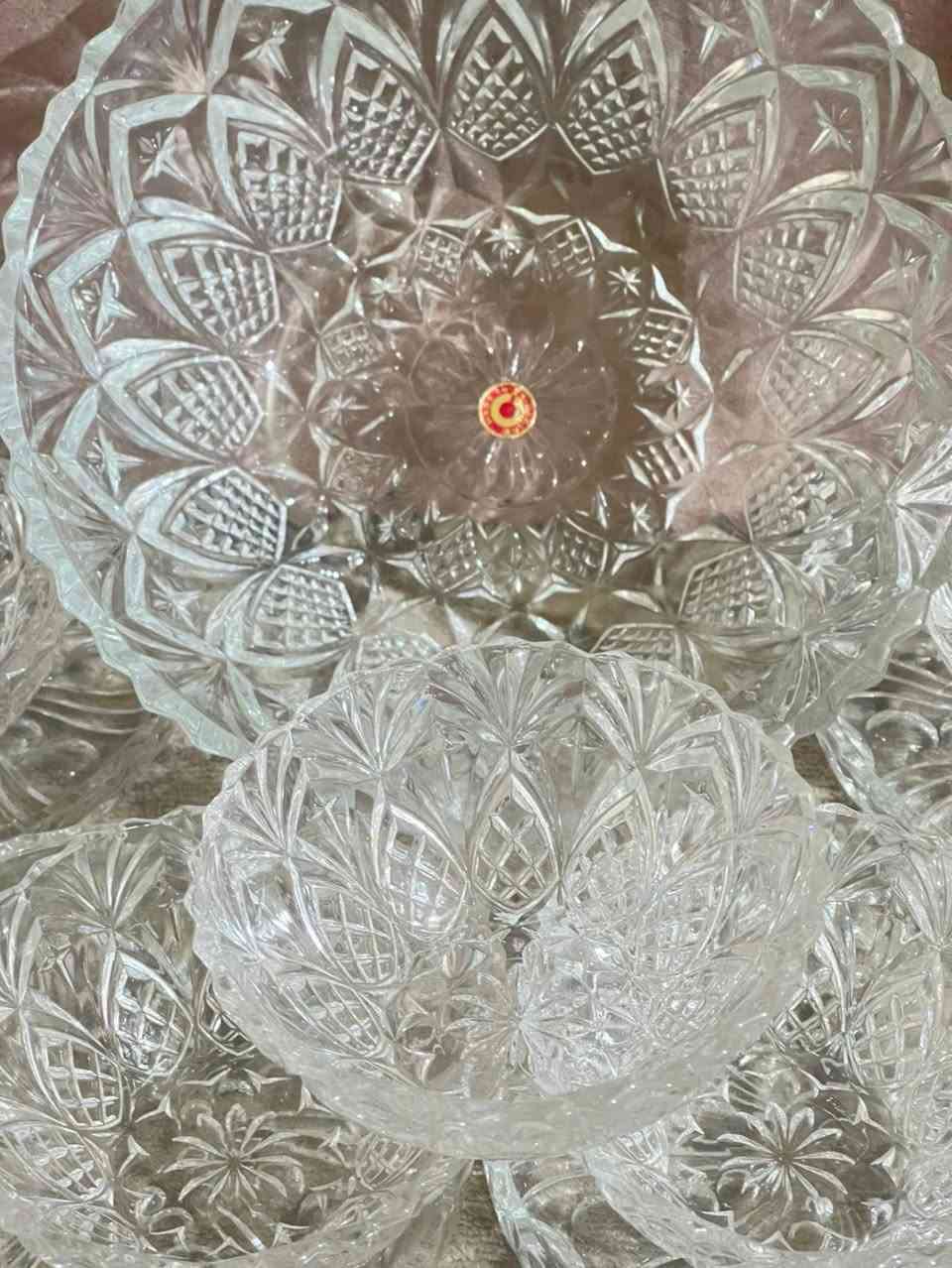 طقم كرستال بلغاري غير مستخدم (١٢) قطعه يتكون من كاسه كبيره قياس القطر ٢٥ سم والعمق ١٢ سم و(٦) كاسات قياس القطر ١٢ سم والعمق ٧ سم و(٥) صحون قياس القطر ١٧سم السعر خاص لطفاً يوجد توصيل لكل محافظاتنا الحبيبه


**إذا كنت صاحب هذا الإعلان وتريد حذفه لأي سبب، رجاءا أرسل رسالة إلى الدعم الفني**
