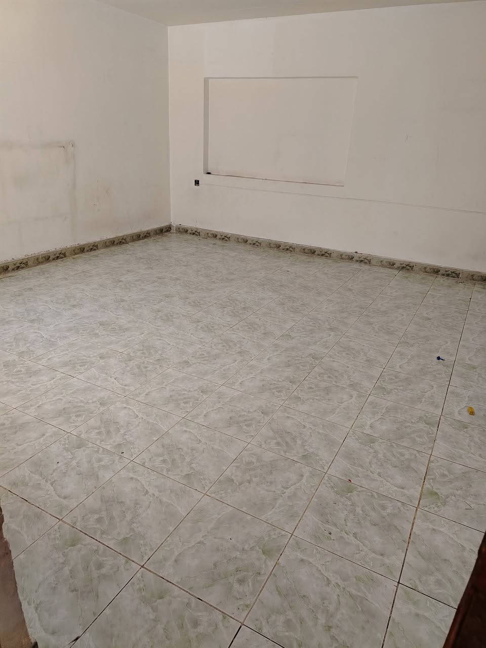 بيت طابق ثاني معزول وحده للايجار جميله خلف جامع مجيسر ***********
