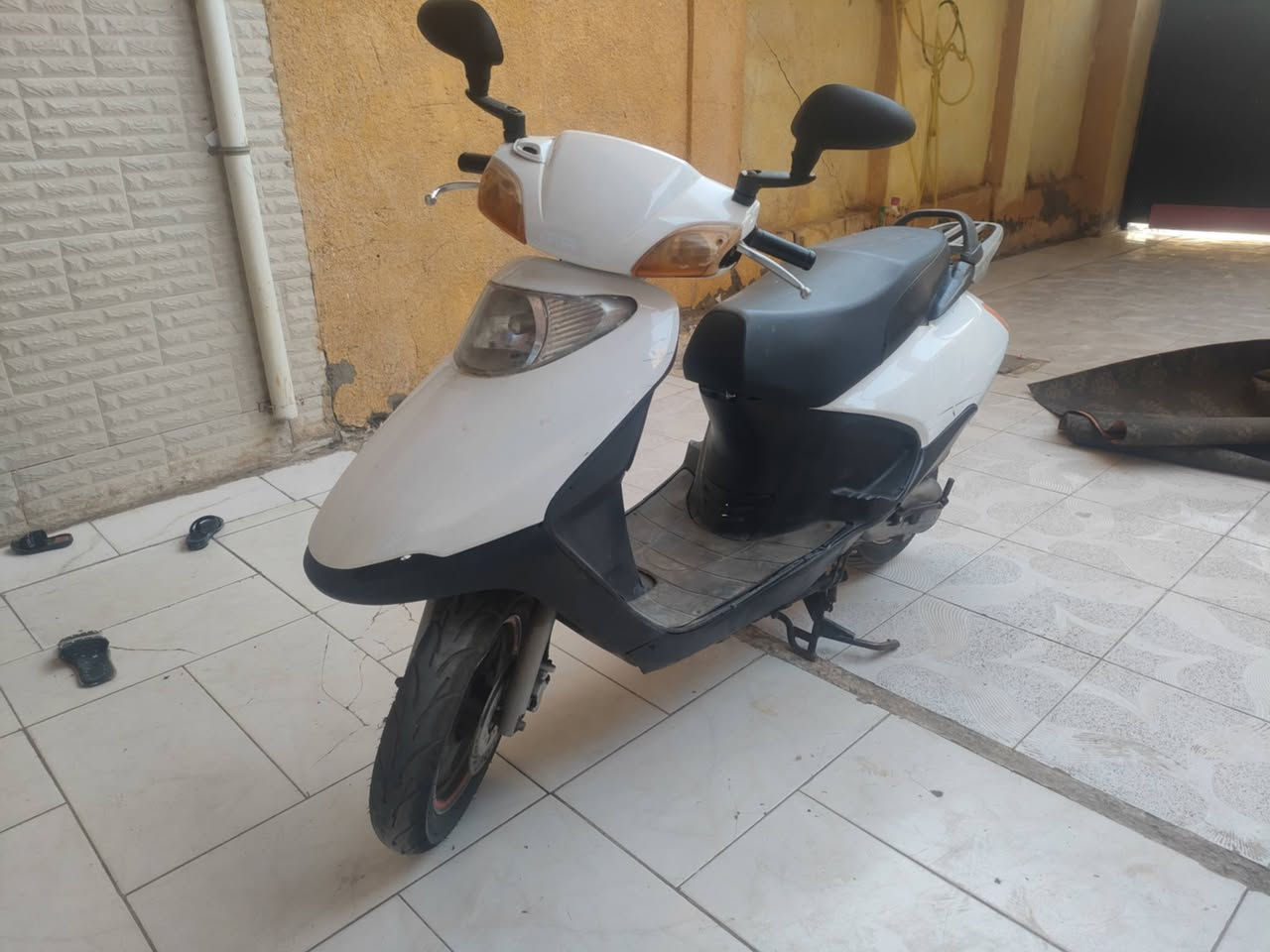 السلام عليكم سبيسي ماليزي دراجة شغاله  نكره سلف هندر كهربايات كله شغاله مكلف بلنشر ***********
