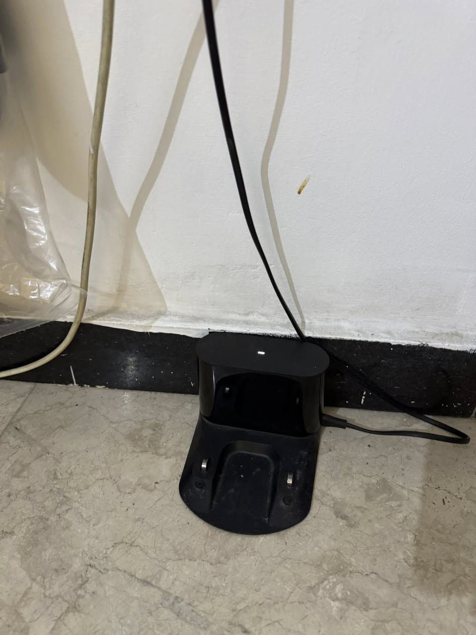 السلام عليكم روبوت من شركة روبو عراق جهاز نيضف يمسح ويكنس ويشتغل من الموبايل حته ونته طالع خارج البيت سعره 150الف الشراي يخابرني ***********رقمي
