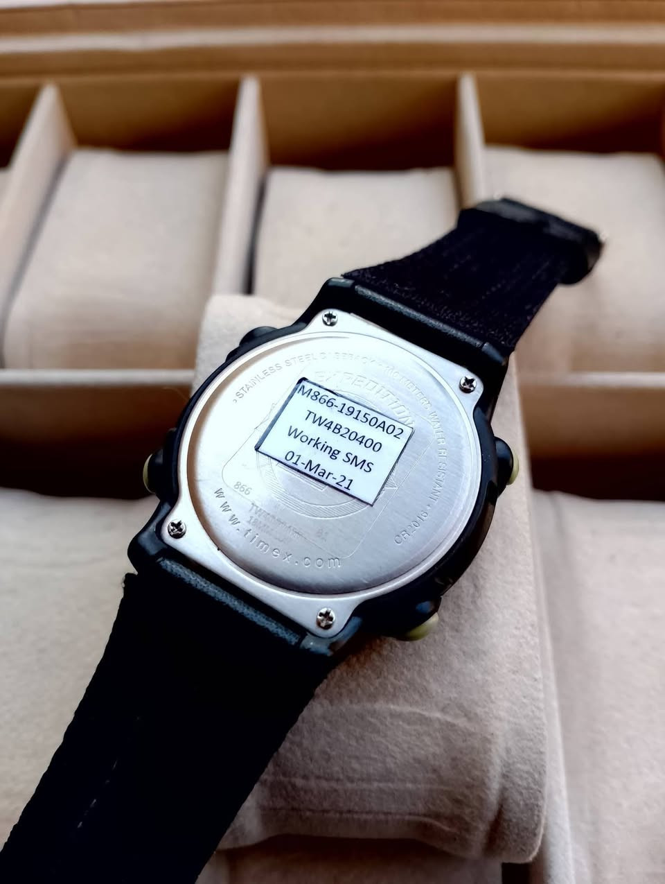 بسم الله الرحمن الرحيم 
تحيه طيبه للجميع ♥️ 
للبيع ساعه تايمكس 
براند امريكي اصلي 
وكاله غير مستخدم 
سير جلد اصلي 
مضيئه ليلاً 
مقاوم للماء 
السعر 55 الف 💵💵 
العنوان بغداد الدورة 
يوجد توصيل إلى جميع محافظات العراق وبغداد أيضاً 
للحجز والاستفسار المراسله على الخاص او على الرقم 
ه‍ *********** ☎️ متوفر واتساب
