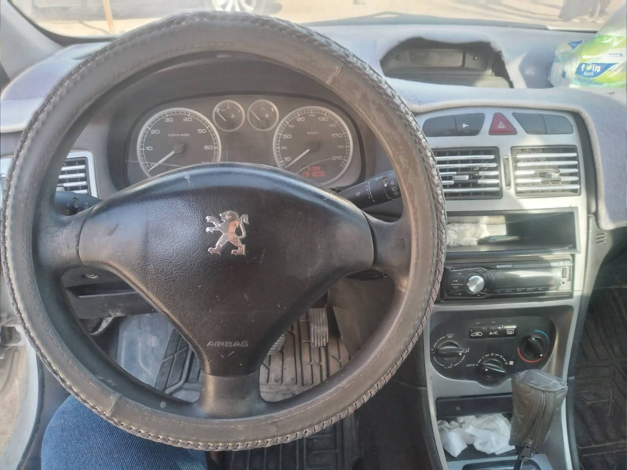 بيجو فرنسي موديل ٢٠٠٥ سيارة نظيفة كشرة حلوة حدادية ٩٠% مكينة نظيفة صار سنه شادها رقم صدامي بس بيها مشكلة بالكير السعر ٤٠ مكاني سماوه للاتصال  ***********
