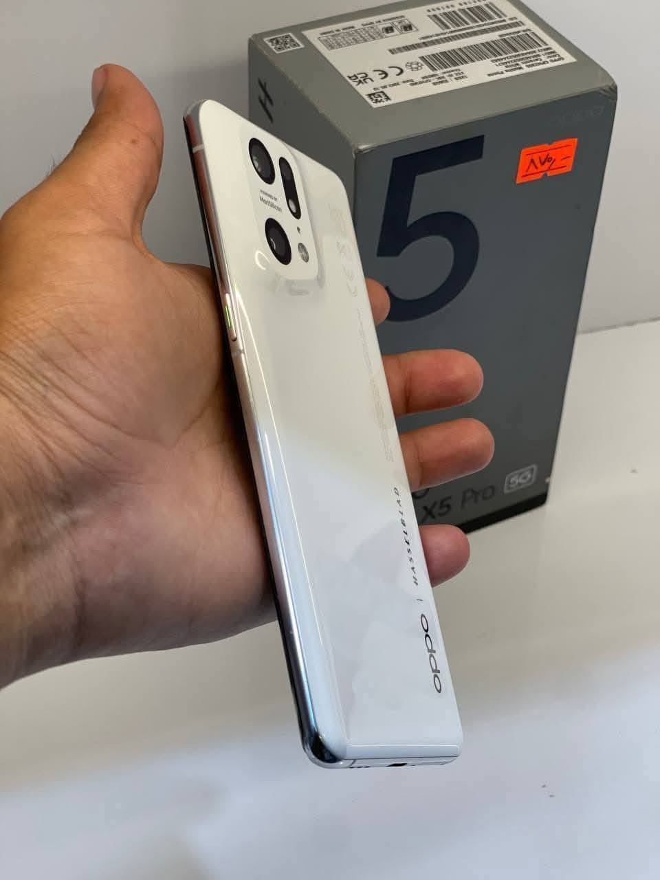 اوبو فايند اكس 5 برو
Oppo Find X5 Pro
مـــراوس. هواوي او هونر شعندك نزل واذا عجبني ادخلك خاص.

المواصفات...
نوع الشاشة
LTPO2 AMOLED
1 مليار لون
120 هرتز - معدل التحديث
HDR10+
1300 شمعة - سطوع الشاشة

طبقة الحماية: زجاج كورنينج جوريلا فيكتوس.
مقاوم للغبار والماء بموجب معايير IP68 (حتى عمق 1.5 متر لمدة 30 دقيقة).
ذاكرة التخزين الداخلية والرام: 256 + 12 
الصوت: ستيريو.
المعالج: Snapdragon 8 Gen 1
سعة البطارية: 5000 مللي امبير.
الشحن: 80 واط - سرعة الشحن السلكي 50 واط شحن لاسلكي 
الكاميرات: مثبت بصري OIS والتجربة بالكاميرات ممتازة.
نظافة الجهاز 100% 
مع كفر شفاف 360 درجه.


**إذا كنت صاحب هذا الإعلان وتريد حذفه لأي سبب، رجاءا أرسل رسالة إلى الدعم الفني**