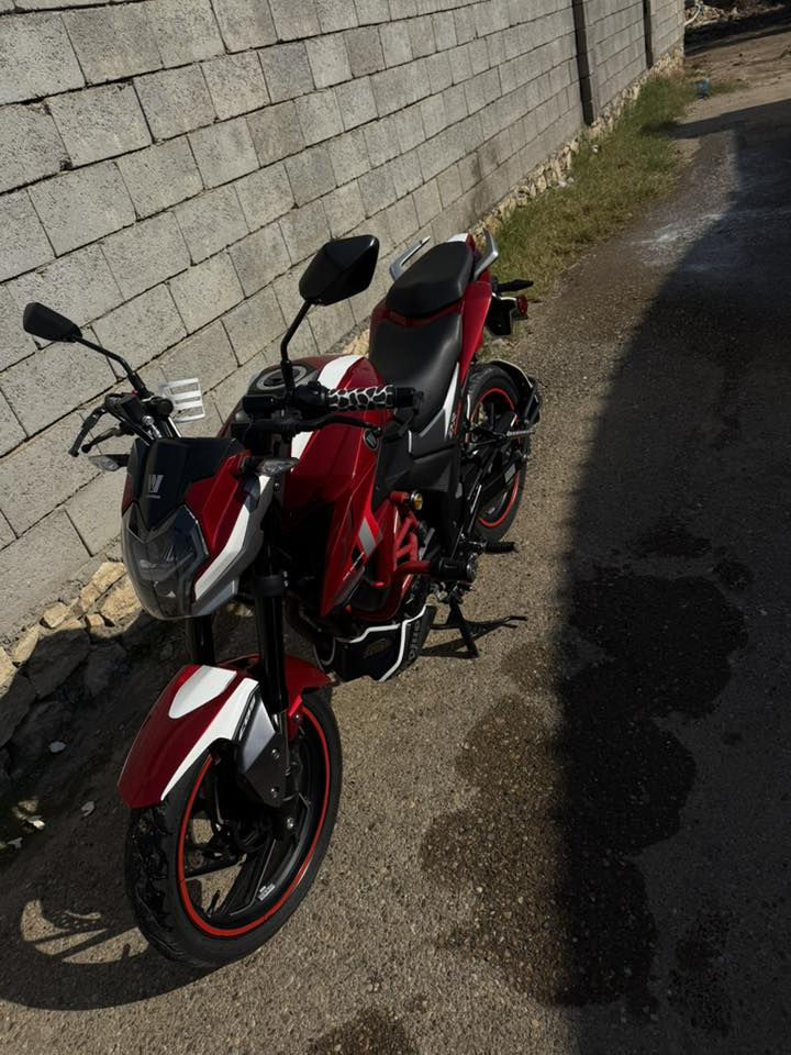 دي ار للبيع مسجل تحويل ثاني يوم نضافه 100 شخط مابيه 

استفسار ع رقم او واتساب 

***********
