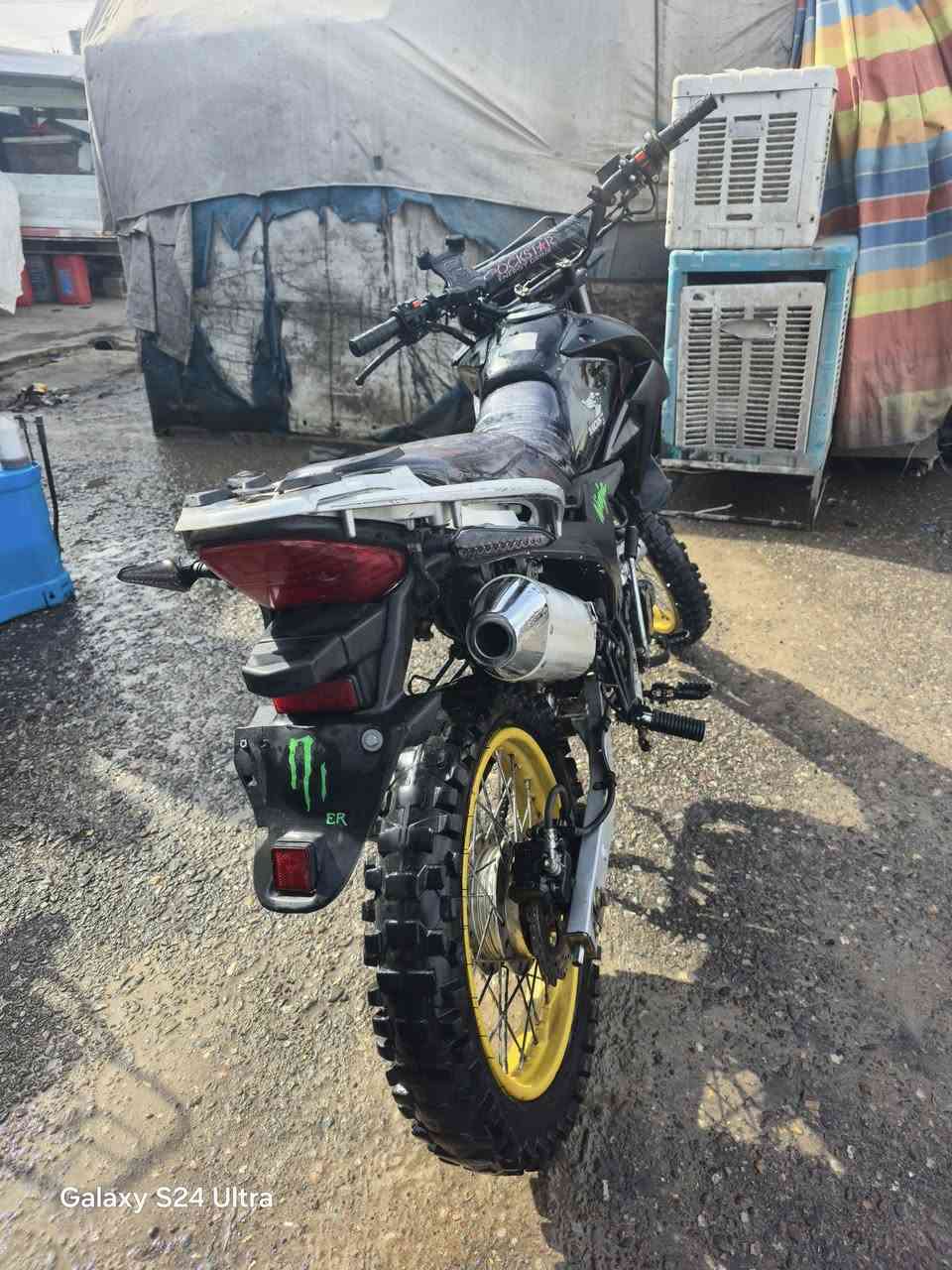 للبيع متور قفاز محرك 200 كبس
كهرباء شغال كامل دسكات امامي خلفي تايرات جدد 
هندر سلف موديل 2022 منفيس اصلي المتور شرط من الدولاب لدولاب سعر 650  الف وفي مجال للتواصل *********** وفي واتس اب
