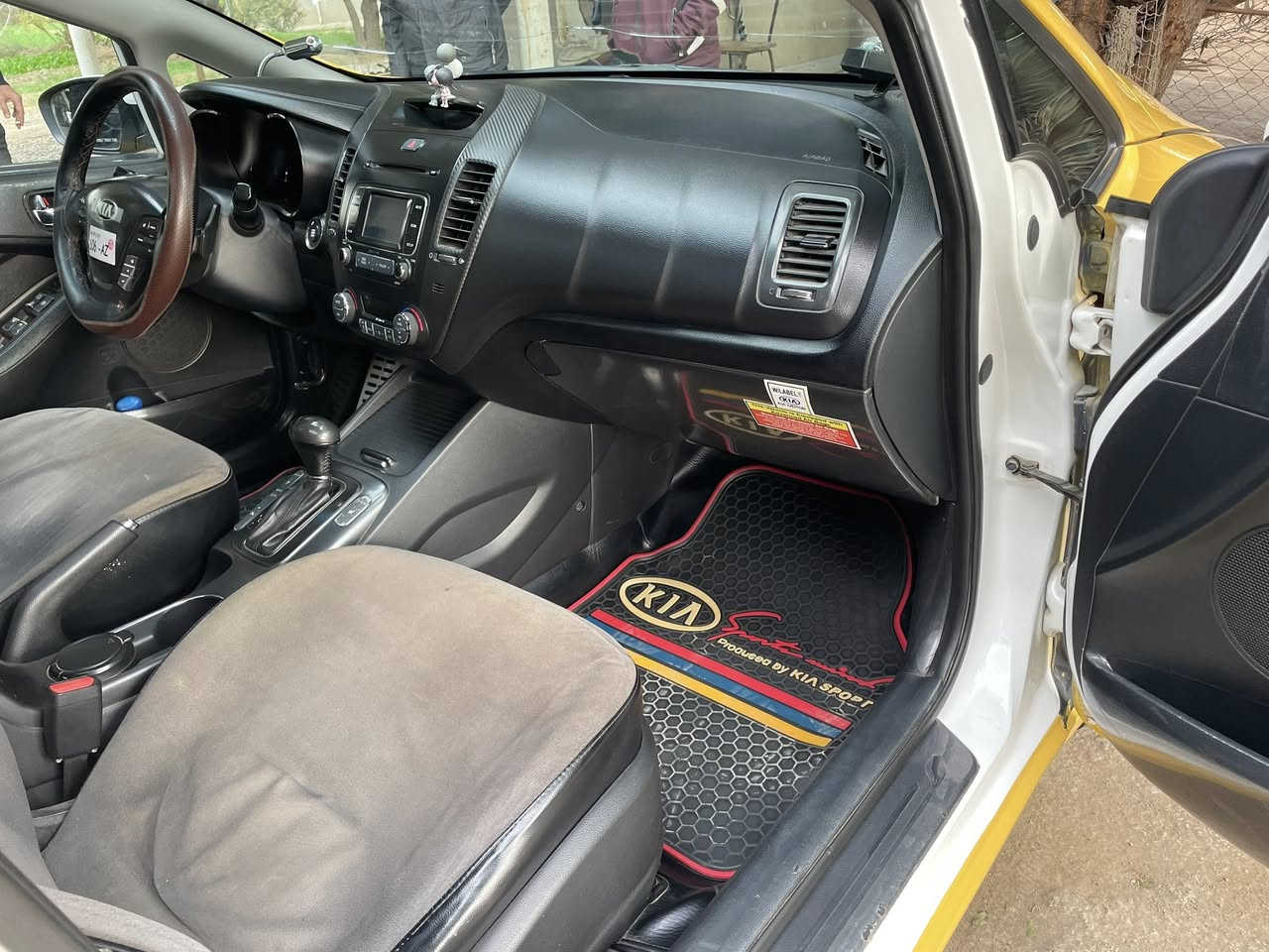 السلام عليكم سيراتو 2015 فول بصمه تشغيل وبيبان فته كشنات 🚧جلد تدفئه تبريد لد خلفي امامي حساس خلفي امامي 🚦كفاله كير مكينه 🚕1800سياره نضيفه احله من الصور ‭👁️

مكان بغداد‭ ☎️0772 168 6198‬
