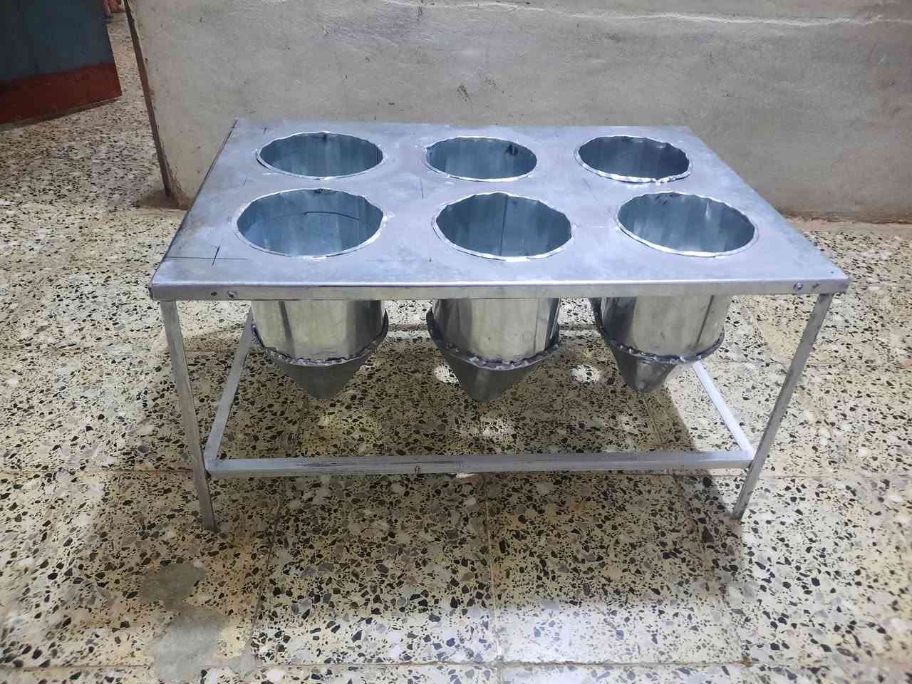 السلام عليكم عندي مدبحه مال دجاج جديد مامستعمل ابو ٦ عيون الي يريد يتصل رقم الهاتف ***********
