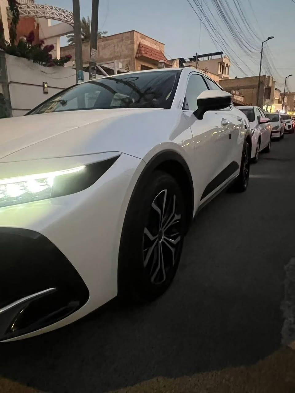 من رخصة الادمن تويوتا كراون 2023 فئة بريميوم (Crown Premium) تُعد نقلة نوعية وجيلًا ثو
من رخصة الادمن 
مكاني بغداد شارع فلسطين او الشعب حي الضباط 
كراون ياباني اصلي 2023 Premium فول مواصفات 
رقم بغداد بسمي الدولي الجديد  وكالة عبداللطيف جميل مكفولة كفالة عامة عدا رصعة صغير بجاملغ محرك 2500 هايبرد سيارة جاهزة من كل النواحي 
الاستفسار *********** علي
