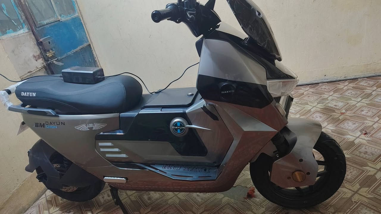 سلام عليكم موطور شحن بطاريه ليثيوم يوديك لرمادي ويرجعك دراجه فوول بعده جديده كله عل فحص مابيه اي شي نقص وين ميعجبك افحص السعر مليون وبيه مجال قليل مكاني فلوجه حي الشهداء غير متواجد عل فيس 
***********
***********
العلم سعر الجديده مالته مليون 450داي يبيعوه علا شارع 40
واني عارضه مليون وبيه مجال
