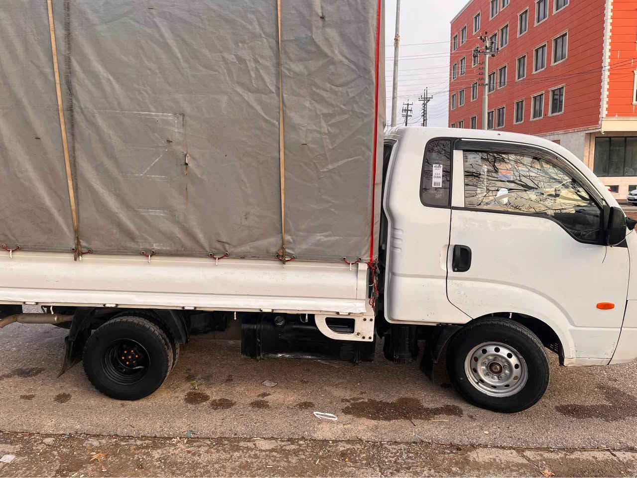 کیا ٣٠٠٠مۆدیل ٢٠٠٨ مەکینە رەشی پەمو  نۆزل عادی    گێرو مەکینە تەبرید بە شەرت سیارەکە جاهیزە  مەکینەی تازە بەسترایە  سبوخی نیە جێ جێ سبوخی هەردایە و شوێن کارتی 
هەیە سەنەوی رە قەمی هە زەی نوێیە  تاخم تایەی پێشەوەی حە فتەکە بەسترایە سیارەکە شاشە ئایپادو کامیرا چەمچو چادری بەرزی لە سەرە مالی کەسابەتە بێ مەسروفە سعری ١١٥ وەرەقەو مەجال 
*********** *********** شقلاوة, أربيل
