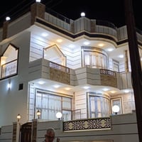 🏡 دار للبيع في موقع سياحي مميز – حديثة 🌴  فرصة رائعة لامتلاك دار بإطلا...