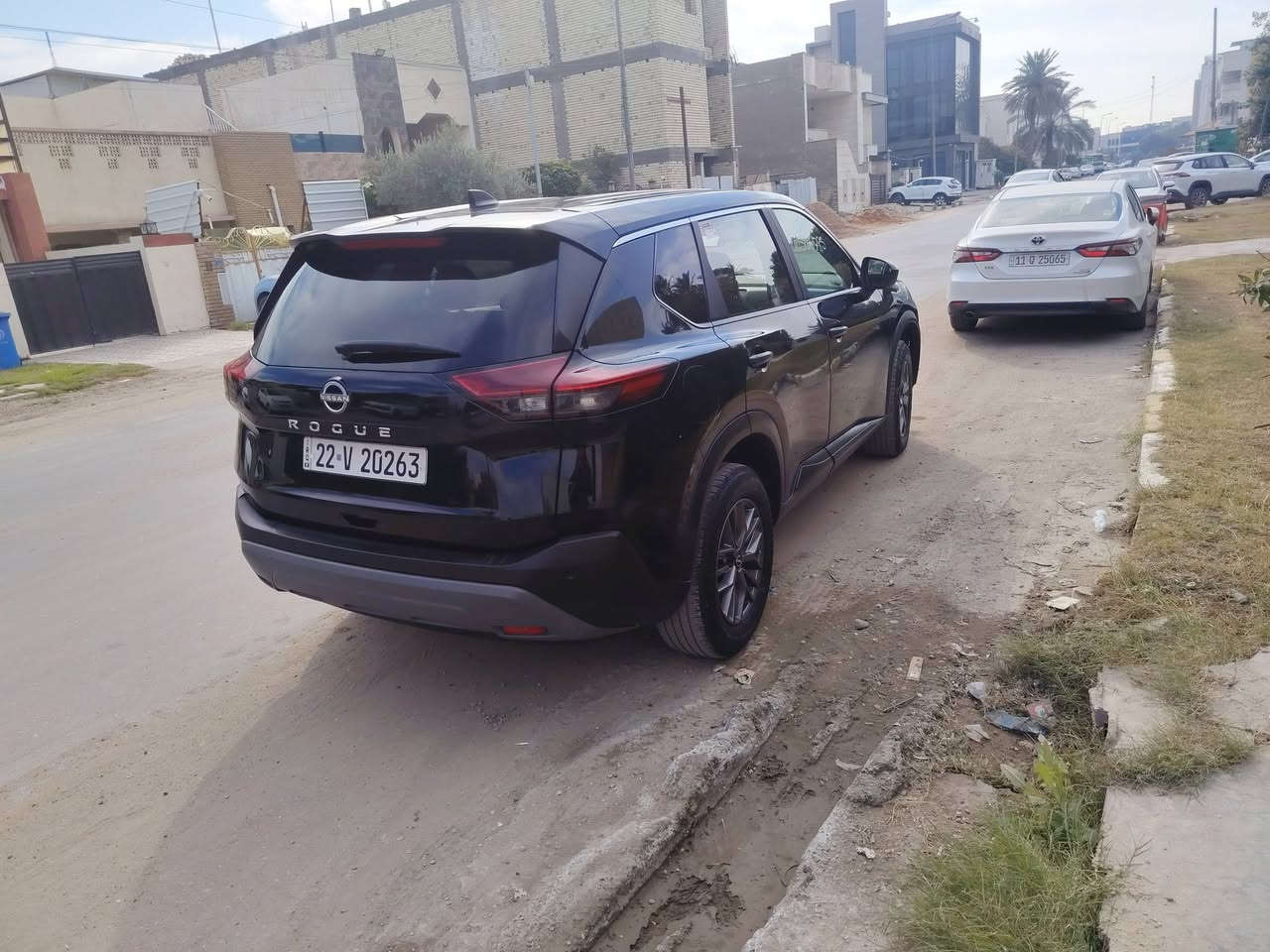 السلام عليكم...للبيع بسعر مناسب جدا وبالعافية عالياخذها.. 
 نيسان روج 2023 وارد امريكي بدون اي صبغ و بدون تبديل.. حادثها موضح امامكم... السيارة جديدة جدا... ماشية 69... رقم مميز للبيع السعر 155 بلاش وبالخير عالياخذها
الاتصال على الرقم ***********
مكان السيارة بغداد اليرموك قرب ساحة قحطان
