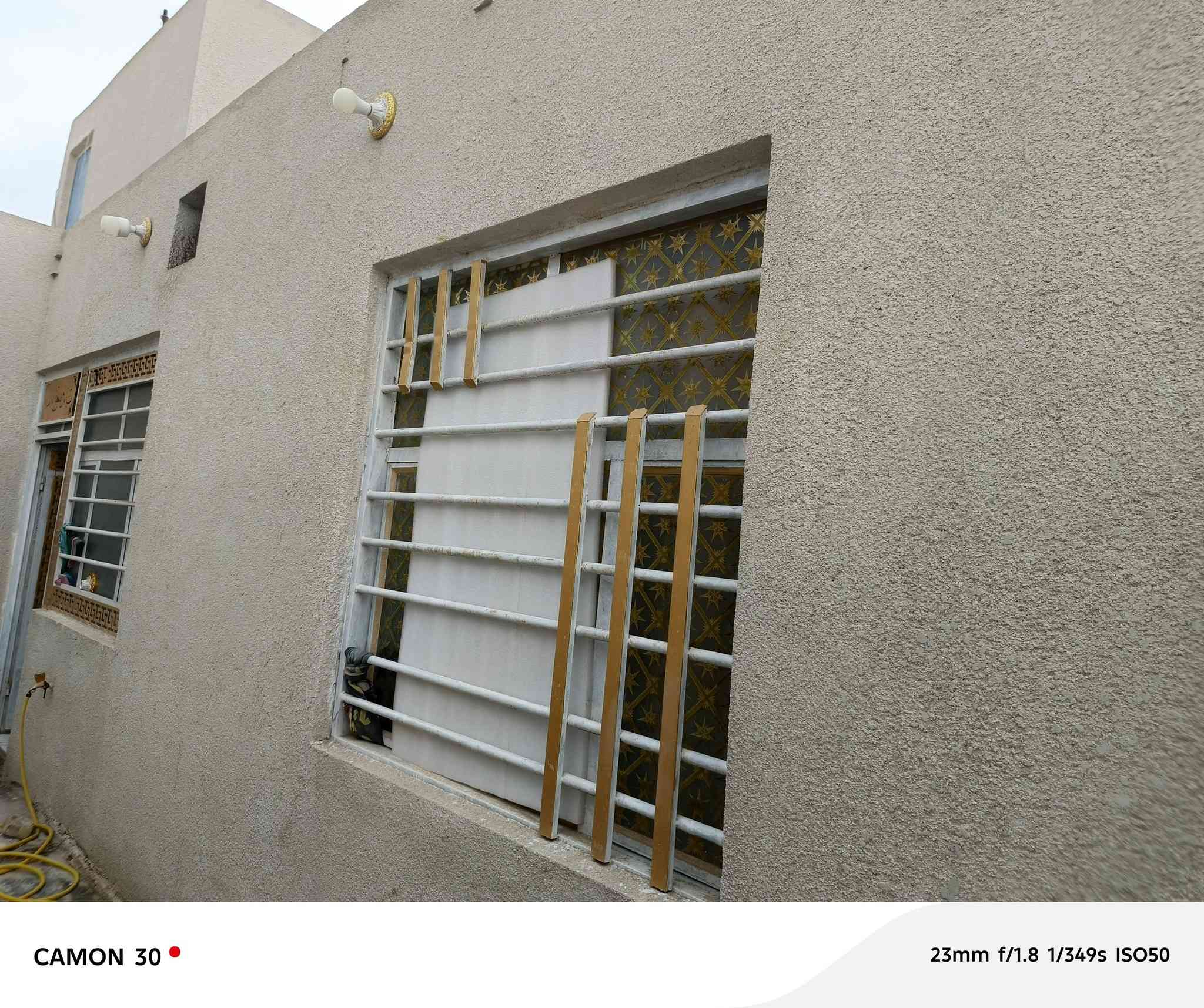 سلام عليكم دار البيع مساحه 125زراعي غرفه4×6 صاله 4×6
مطبخ 3500 استقبال 5×3500
صحيات والبيت بي منور متر طابق اول كامل والبيتونه كامله سطح كامل هوه واشتايكر السعرخاص او رقم الهاتف *********** البيت قرب الحوالي
