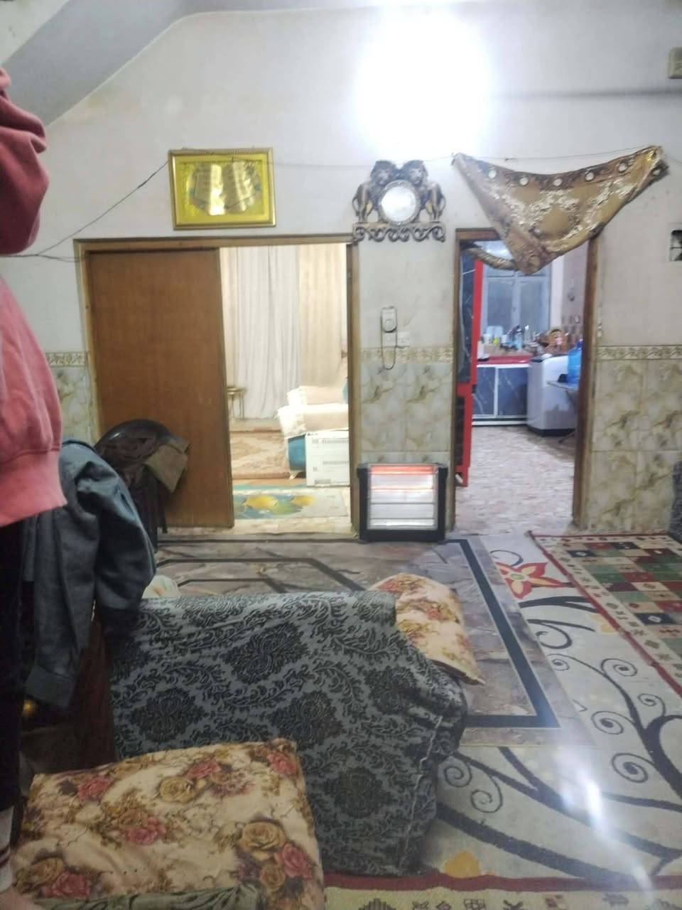 السلام عليكم بيت للبيع ركن السده قطاع السابع الغربي شارع حسينيه الحوراء زينب البيت متكون من الطابق الاول صاله ومطبخ وحولي وغرفة نوم وصحيات الطابق الثاني متكون من ثلاث غرف نوم وحولي وصحيات الطابق الثالث متكون من غرفه نوم وحولي ومطبخ زغير وحديقه مساحة 150واقع حال  مثل ماشفتو بل فيديو زراعي سند 25 بناء للبيت سنه 2015السعرعرض الشارع 10مترسعر125 وبي مجال للستفسار على الرقم . *********** بي واتساب
