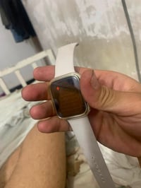 ساعة ابل جيل ال7السابع تسجيل خروج بيهة فقط يعني بيهة حساب على وضعها لل...