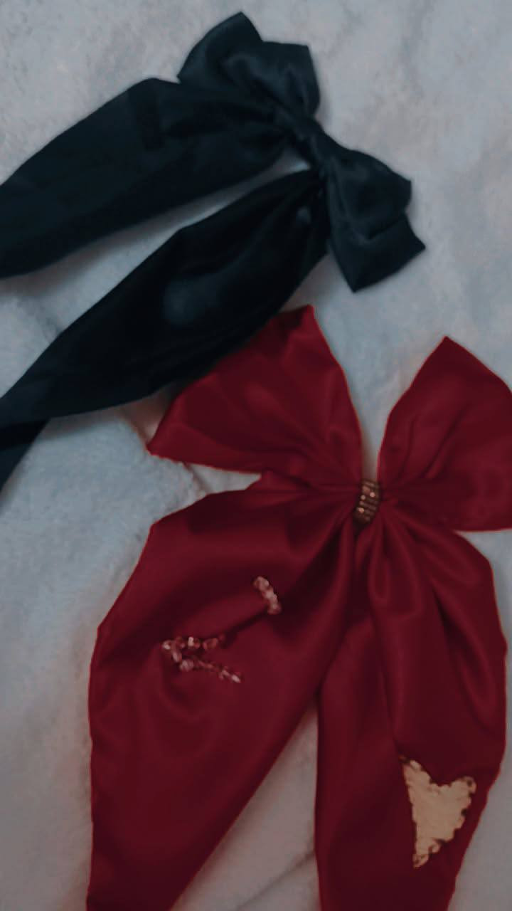 متوفر تصميم فيونكة حسب طلب 
مع كتابة الاسم 
للحجز وتساب 
***********
