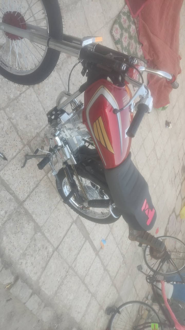 يا الله سلام عليكم شباب دراجه ما ناقصه اي شي كبل الشارع ✈️ البيع كلك كلك كلك دراجه ما صار شهر من معمره يابسه و احلى من صور  سعر 675وبيه مجال الشراي للتواصل ***********وتساب
