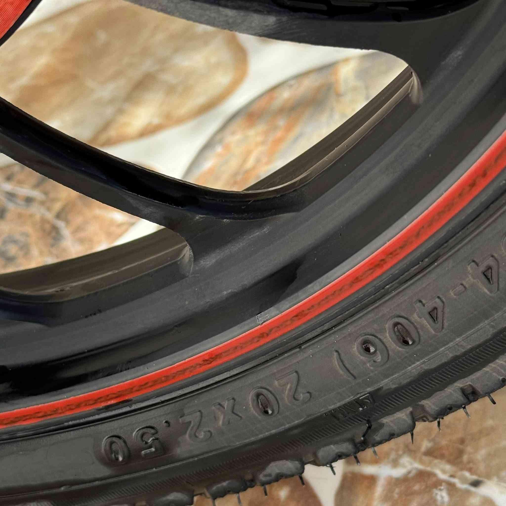 ماطور شحن للبيع

المواصفات:
1- سويج تشغيل عدد 2.
2- بصمة تشغيل عدد 2.
3- تشغيل عن بُعد.
4- اطفاء عن بُعد.
5- قفل وفتح عن بُعد.
6- قفل مانع سرقة.
7- السرعة 4 گير.
8- لايت واشارات وخلاط.
9- هورن وتنبيه مع الاشارة.
10- بطاريات عدد 5.
11- البطاريات مغلقة عدم السرقة والتعرض للماء.
12- سيباية جلوس او صندق اغراض بالخلف.
13- وقافية جانبية ووقافية وسطية.
14- حاملات اقدام عند الجلوس.
15- نشرة خلفية تعمل في الليل فقط لتنبيه المركبات.

الماطور نظيف وتايراته جديدة وغير مفتوح او مبدل فيه اي قطعة (وضع شركة) 
السعر: 450 الف وبيه مجال بسيط
المكان: الموصل الايسر حي الميثاق
التواصل واتساب: ***********
