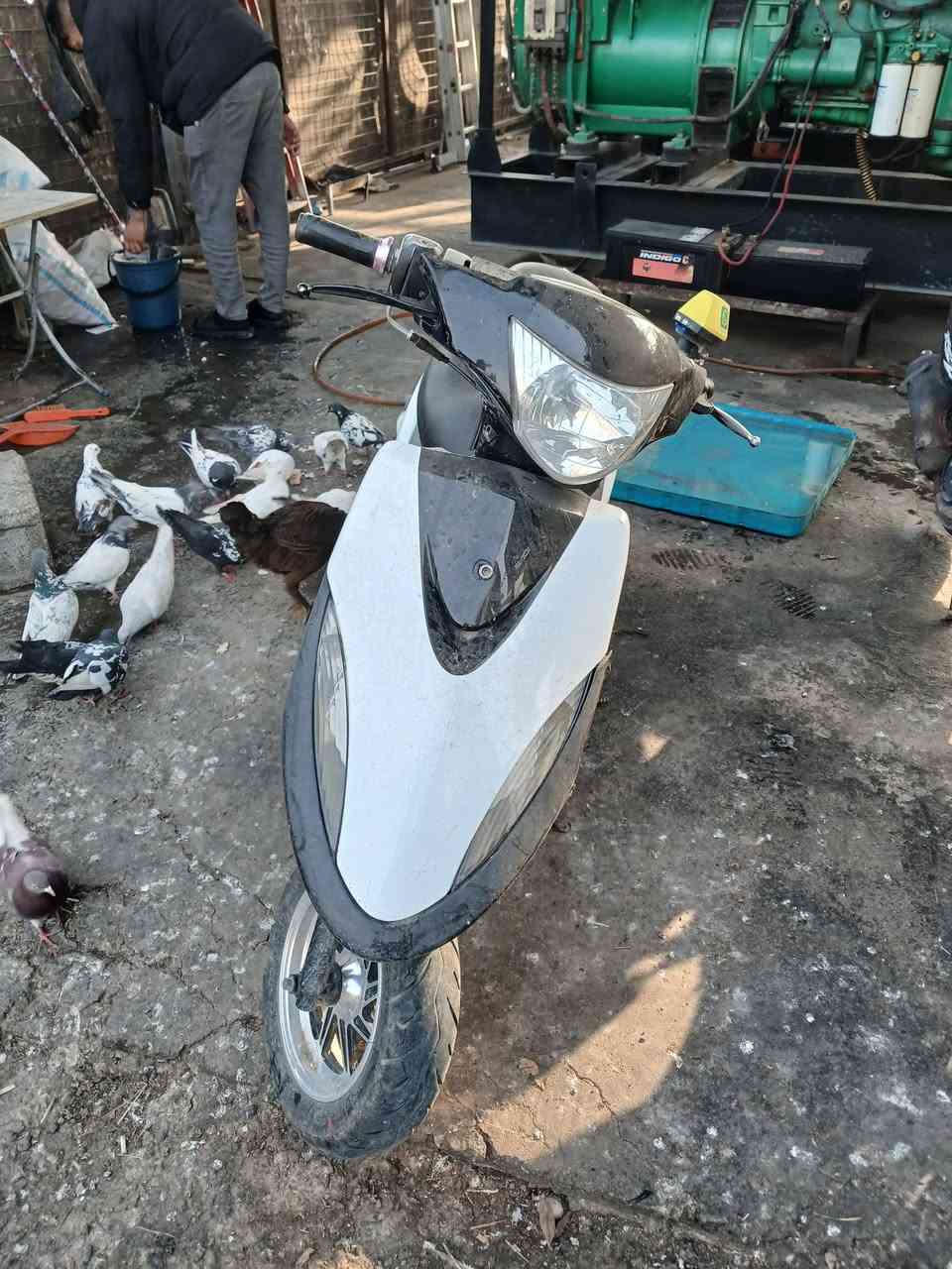 دراجه ماكس عدله اي نقص مابيه سلف هندر شغال بيه بس والفات سعره ٣٠٠ مكان البياع *********** بس وتساب
