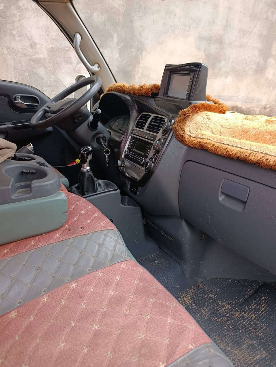 السلام عليكم 
كيا بنگو للبيع نثيه رقم بصره مسكر دبلوم جاف مودل 2019
تبديل باب وضربه بيه بلصفحه اليسره سياره نضيفه وجاهزه
***********
