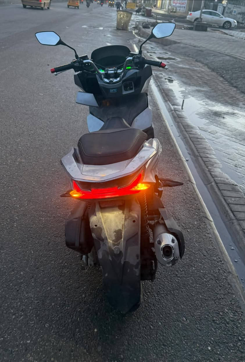 السلام عليكم ،دراجة pcx بي سي اكس الجيل الرابع للبيع
وارد كوري ماشية 27 الف اللون فيلي
مكينة مكفولة وكفرات بلادي
نظام abs مانع انزلاق
ستان كهربائي وحساس ازدحام 
السعر 2400 وبيها مجال | مكاني بغداد مدينة الصدر
واتساب ***********
رصيد ***********
