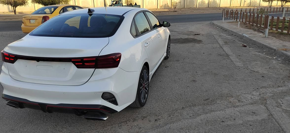 السلام عليكم
فورتي (2024)  فئة( GT) اعلى فئة🔥بالفورتي 
محرك 1600 تيربو 201 حصان 
كير DCTدبل كلج 7 نمر
ماشيه (40) الف جديده 

بدون رقم تترقم جميع المحافظات 
السياره 

المواصفات .....
1.بصمة تشغيل + ابواب وصندوق+ تشغيل عن بعد

3.رمز Gt على دشبول🔵
4.(شفتات ستيرن)🚀🚀
5.شاشة كبيرة مع نظام تشغيل ابل كار بلي
6.واندرويد اوتو
7.كاميرا دواره (وضعيات عدد2)......
8.انظمة قيادة سمارت+ وسبورت+ ونورمال 
9.🔥🥶

11.كشنات جلد حضن مطرز احمر مع علامةGT
12.نظام سماعات (هارمن كاردن)🔈🔈
13.لدات داخليه متغيره الالوان( بلادي)
14.قطعتين تبريد
15.شحن وايرليس 
16.دركة D  شكل رياضي مع ختم GT 
17.حساسات خلفية مع جرس تنبيه 
18.رادرات جانبية+ وامامية+ وتحديد مسار + كروز سرعه
19.قياده ذاتيه
20.اوتو هولد+ هاند بريك بصمه
21.نقطة عمياء 
22.كات دوسات جانبية بلادية 
23.دبل اكزوز
ويل كب كروم حجم 18رياضي

بيع فقط بدوون مراوس

السعر 130 بيه مجال بسط
***********
