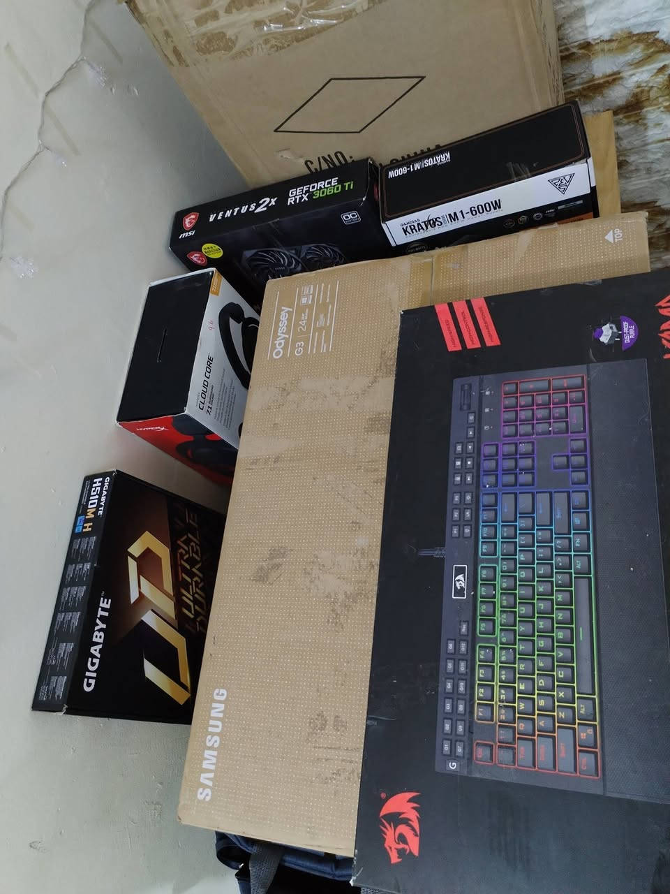 Pc gaming او حاسبة للبيع
نظيفة استخدام خفيف وقليل 
المواصفات : 
المعالج ـ  core i5 12400f
كرت الشاشة ـ rtx 3060 ti 
الرامات : 16GB DDR5 
مساحة التخزين ـ 128Gb ssd + 1TB hhd
الشاشة ماركة Samsung حجم 27  165hz

مع كيبورد وماوس red dragon ماركة ممتازة

المكان البصرة الاصمعي واكدر ادزه توصيل 
سبب البيع محتاج مبلغ
وسعر الحاسبة او التجميعة كاملة 
مليون و200 وبيها مجال بسيط 
رقمي *********** او تواصل خاص او اكتب تعليق وانا اراسلك
