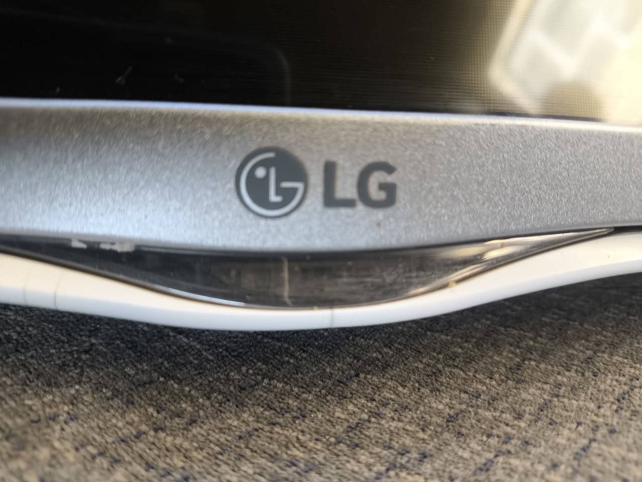 سلام عليكم مره خصت الادمن شاشه LG حجم 43 مستخدمه الشاشه نضيفه يعني النضافه 100/80 السعر 100 الف وبيها مجال قليل مكاني كربلاء رقم التواصل ***********
