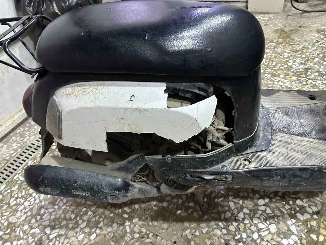 بوليس مامفتوحة المكينة مابيها نقص ابد كلهن شغلات طبيت بطينه وكعد الباتري
كلشي شغال ادفع سعر واخذها لين ضجت منها 
***********
