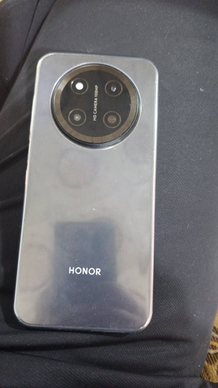 السلام عليكم موبايل هونر اكس 9C موبايل جاهز من كلشي وجديد ما مفتوح مكاني نجف السعر 100 بيه مجال موبايل جاهز وشغال رقم الهاتف *********** متواجد 24ساعه🌹
