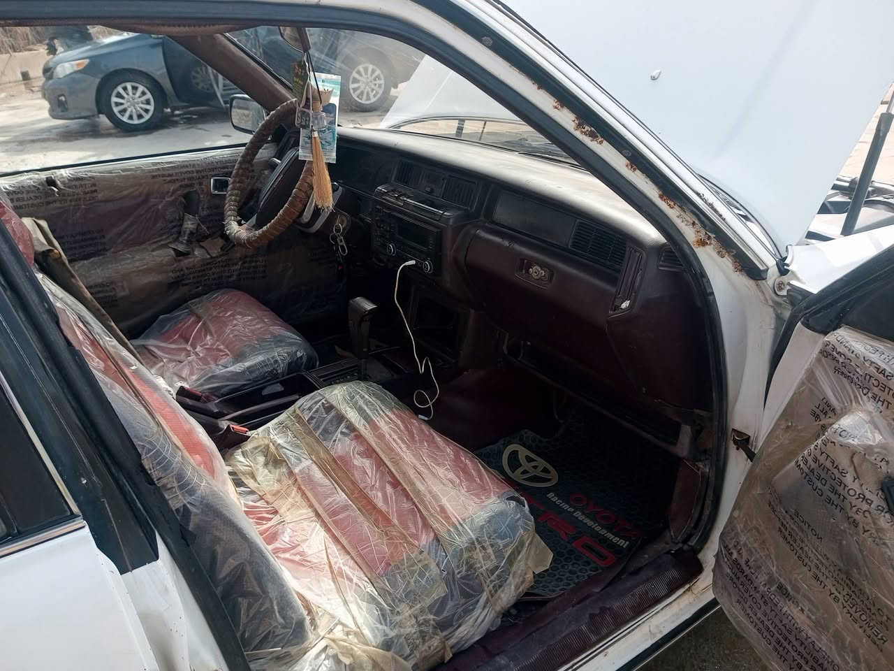 السلام عليكم ورحمه الله سياره سيدان بلادي موديل 87سياره جاهزه كير ومحرك صدر تبريد كلو شرط العنوان قريت شكرآ السعر 55وبيه مجال رقم الهاتف ***********ملاحضه السياره رقم بغداد دولي مشروع وطني بسمنه
