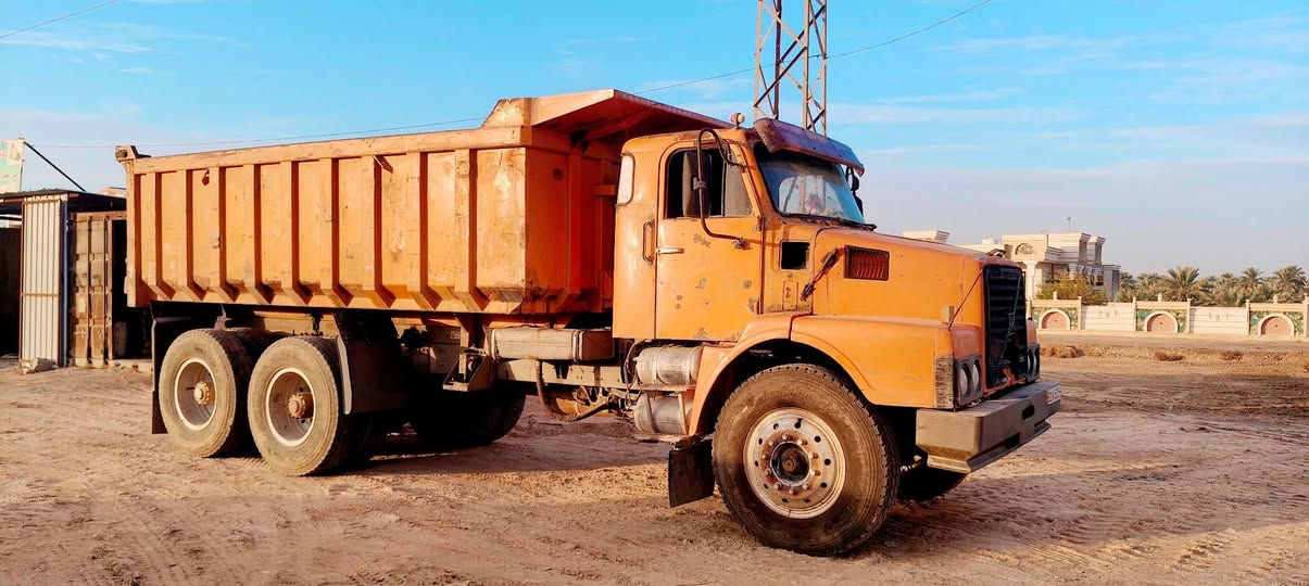 للبيع سيارة فالفو 82بلادي اصل قلاب مجموعة 13رقم بغداد انكليزي محرك N10تخم تاير جاهزة للعمل ***********
