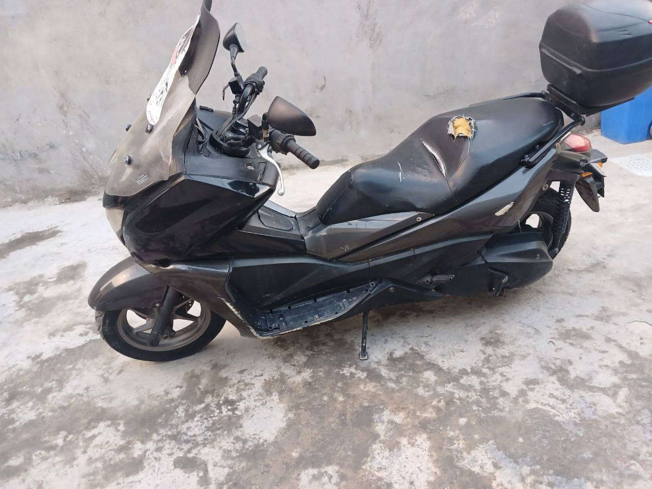 سلام عليكم 
دراجه فاز للبيع او مراوس بكير عوزه كلجات تعبانه وترتيبات قليله بغداد *********** ب800
