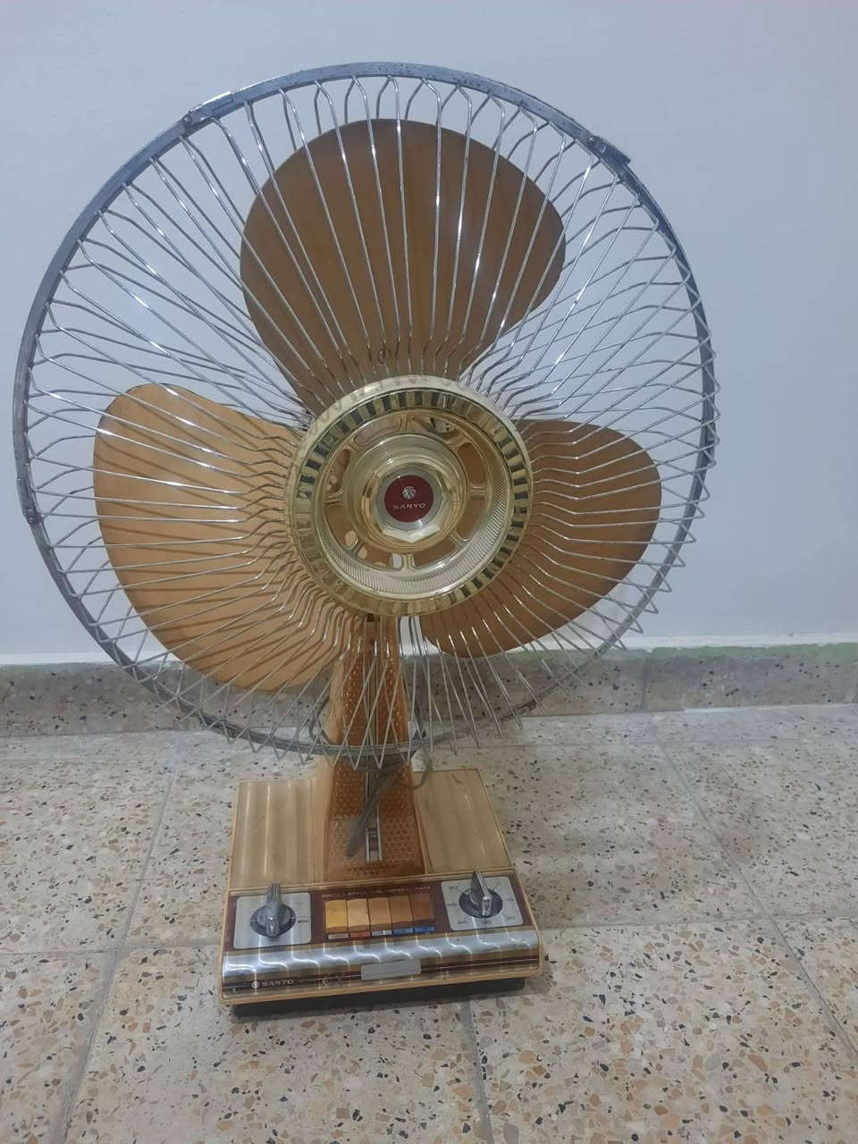 بنكه منظديه سانيو نظيفه بلاديه جدآ
ضررها فقط كسر بلقبق موظح بلصور نظيفه جدآ


**إذا كنت صاحب هذا الإعلان وتريد حذفه لأي سبب، رجاءا أرسل رسالة إلى الدعم الفني**