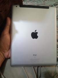 ايباد قديم ذاكرة ٦٤ ابو سيم كارت للبيع عاطلة سماعة مال صوت سعرة ٣٥ الف...