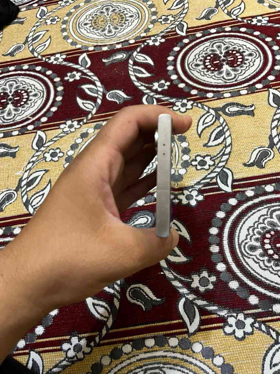 سلام عليكم
s24 الترا
جهاز نضيف بمعنى الكلمه شحن يخبل 
فقط بس سواد بشاشه كلش بسيط موضح بصوره ما ماثر على لمس نهايئا ولا يكبر ولا يزغر نفس وضعهه صارله ٦ اشهر نفس الحاله 
سعر ٨٠٠ وبيه مجال بسيط 
مكاني كربلاء 
***********
