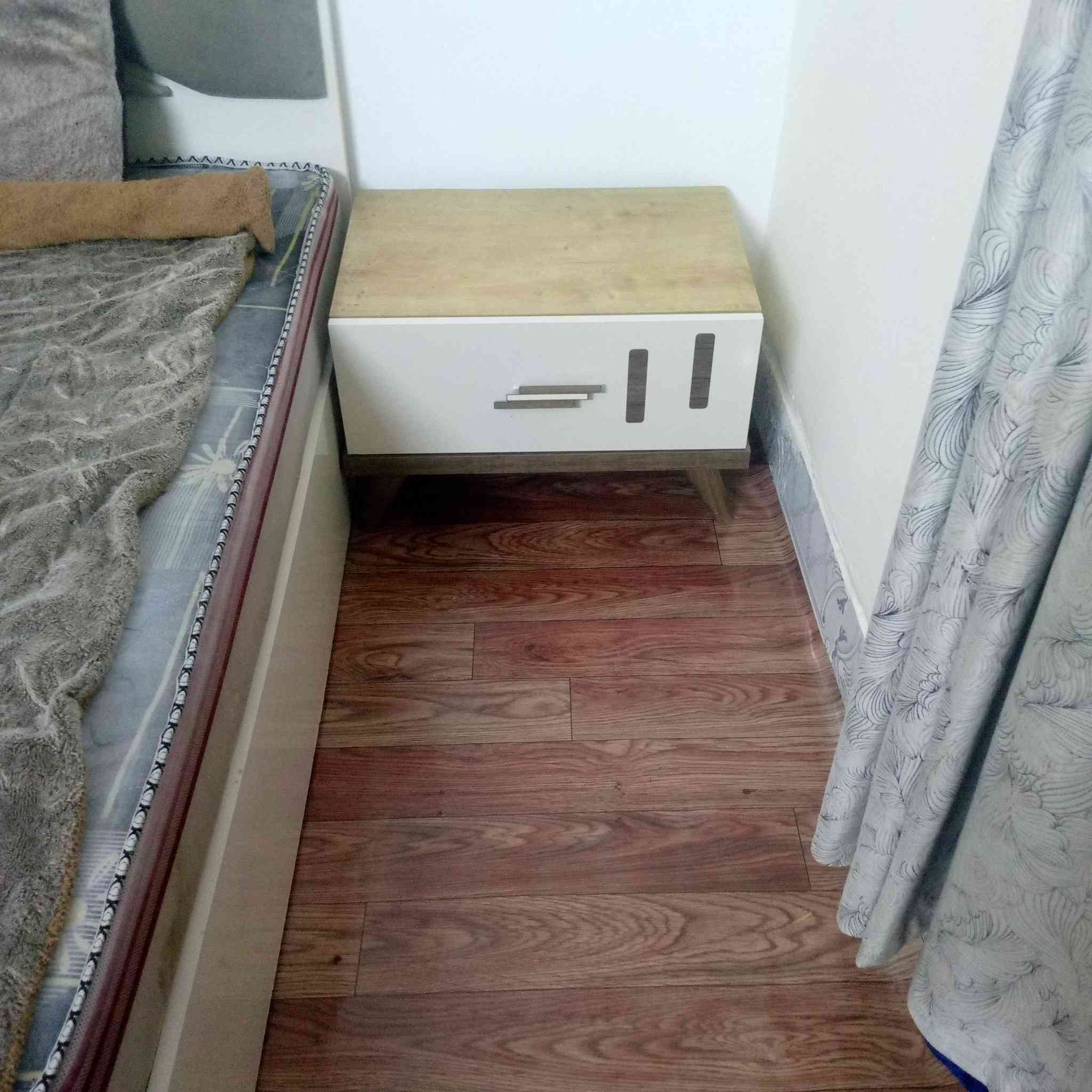 السلام عليكم 
غرفة تركية للبيع نضيفة مستخدمة شي قليل مابيهة اي أضرار بس شوية سچة الكنتور بيهة ضرر بسيط 
وبسعر جدا مناسب للاستفسار مراسلة الصفحة دايركت


**إذا كنت صاحب هذا الإعلان وتريد حذفه لأي سبب، رجاءا أرسل رسالة إلى الدعم الفني**