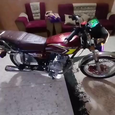 السلام عليكم دراجه أيراني  للبيع 2025دراجه بل جيس برغي ما ناقصها شلعه فول اشك الكاع بكاني بغداد فلكت سلمان باك قرب بسمايه السعر 750 وهاذ رقمي ***********
